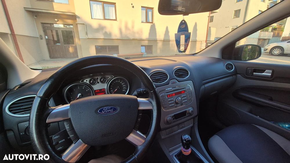 Ford Focus 1.6 Ghia - 5