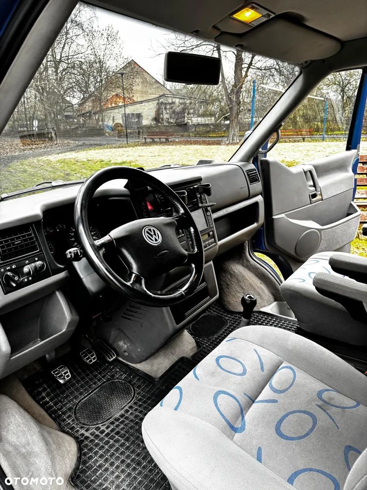 Volkswagen Multivan - 10