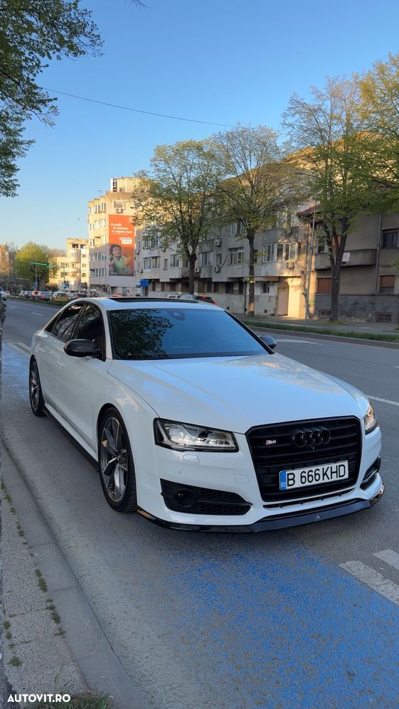 Audi S8 Plus - 16