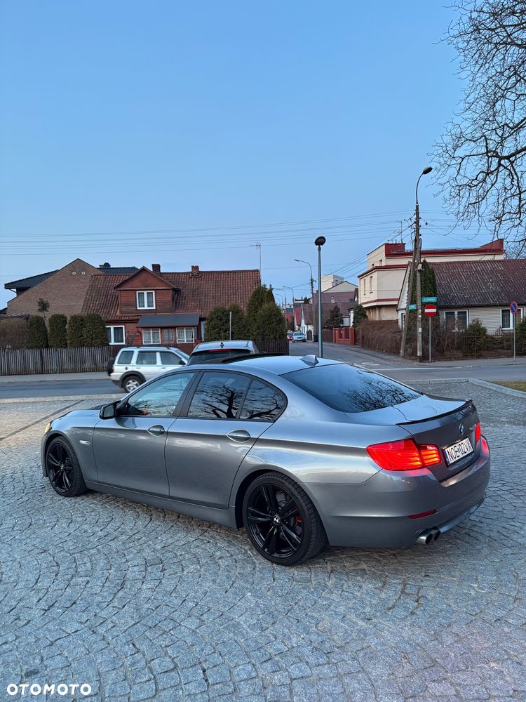 BMW Seria 5 528i - 8