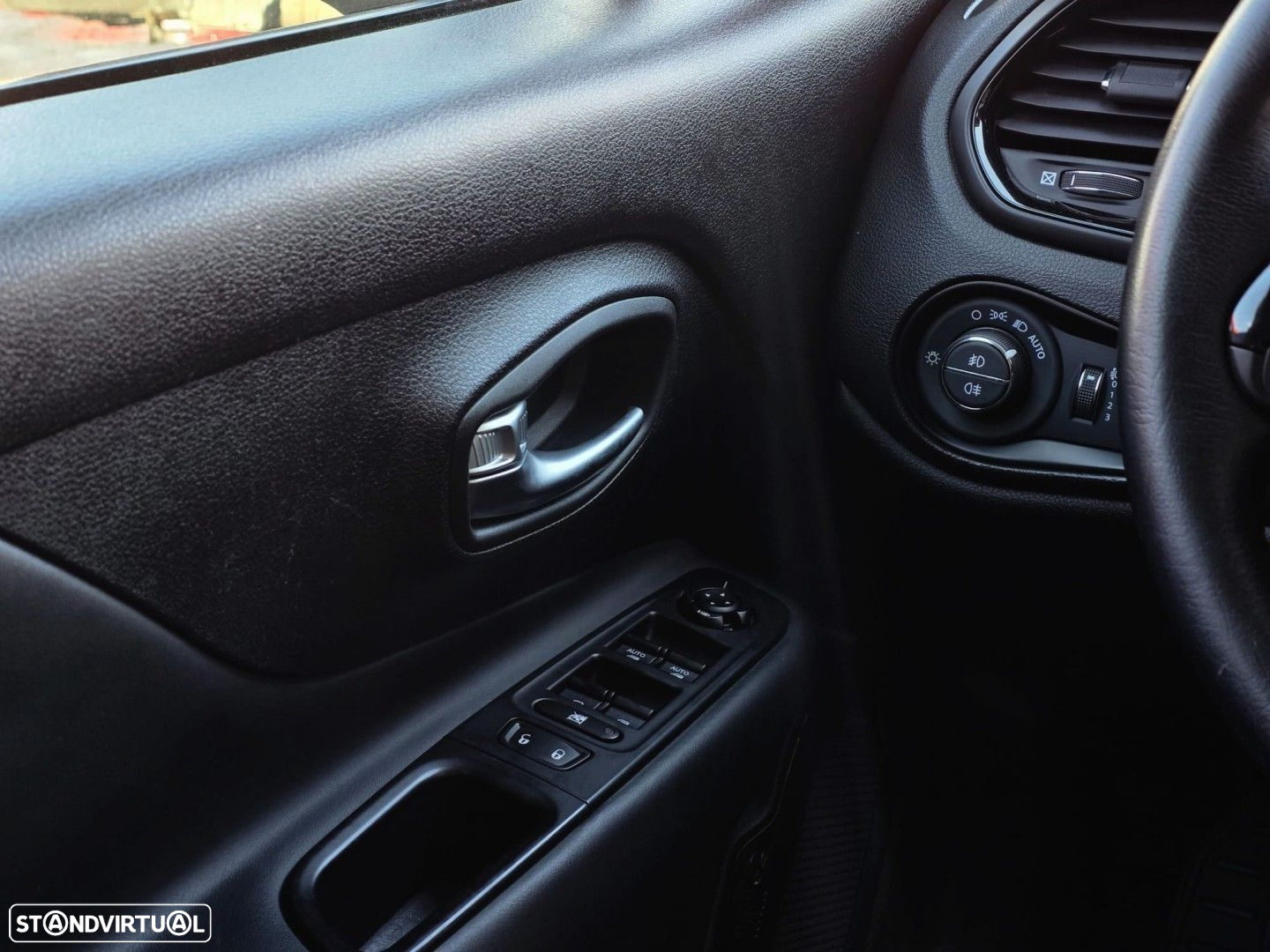 Jeep Renegade 1.6 MJD Night Eagle - 11