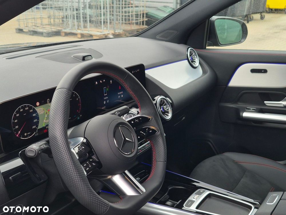 Mercedes-Benz GLA - 21