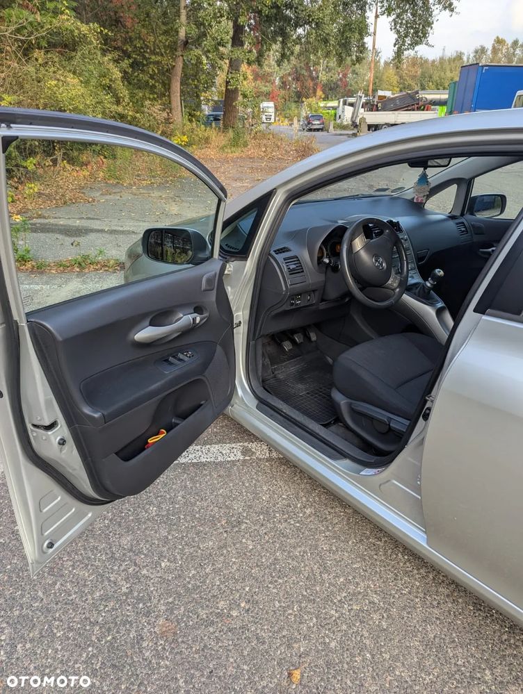 Toyota Auris 2.0 D-4D Luna - 18