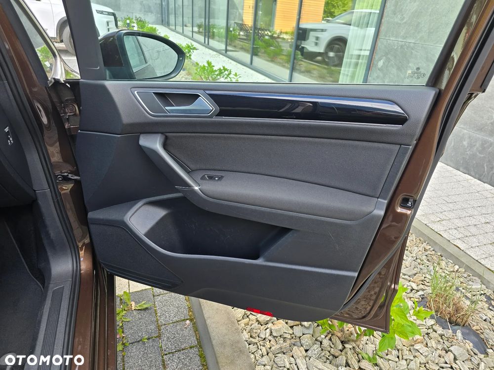 Volkswagen Touran 2.0 TDI SCR Highline - 30