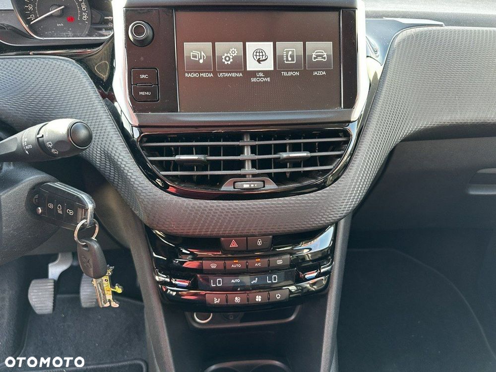 Peugeot 208 1.2 VTi Allure - 23
