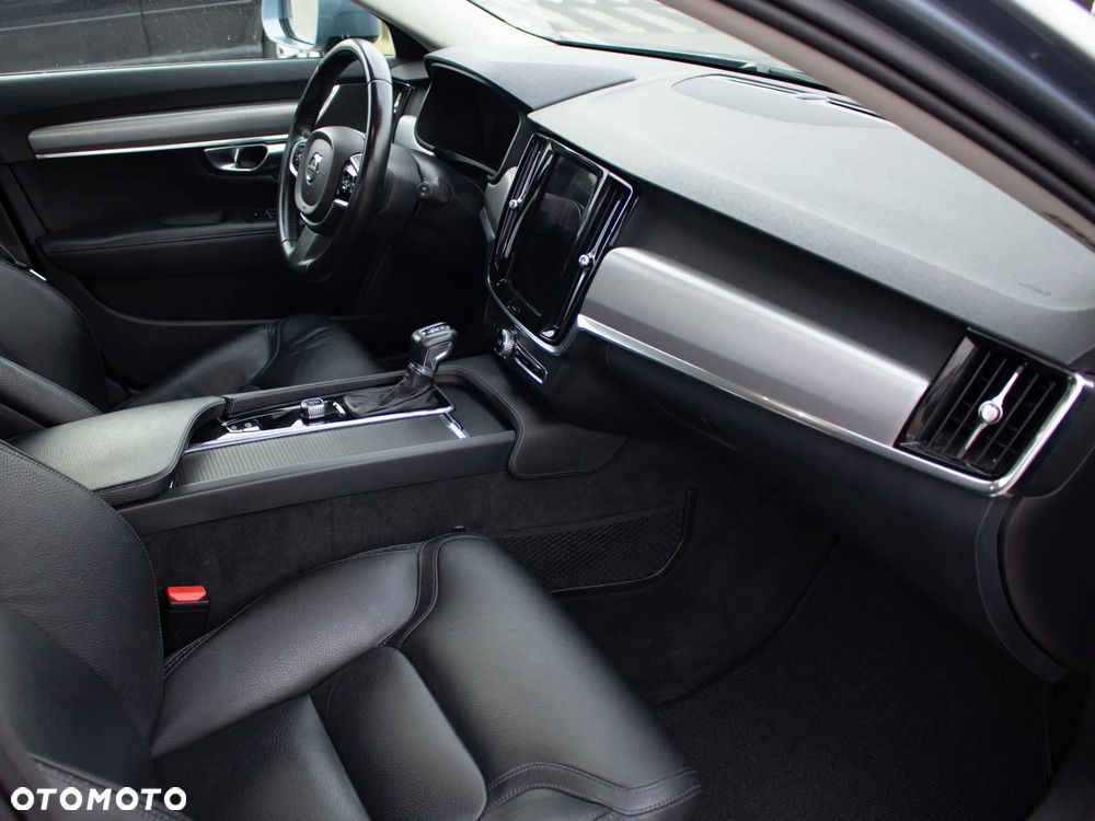 Volvo V90 D4 AWD Momentum - 24