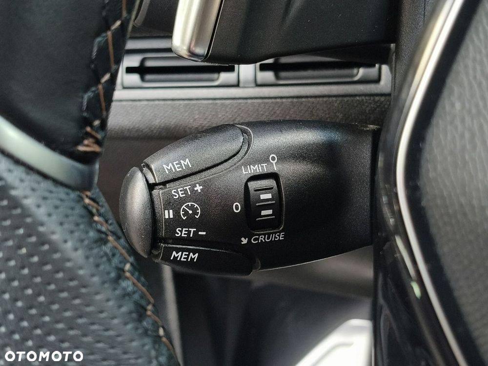 Peugeot 3008 1.6 PureTech GPF GT Line S&S EAT8 - 25