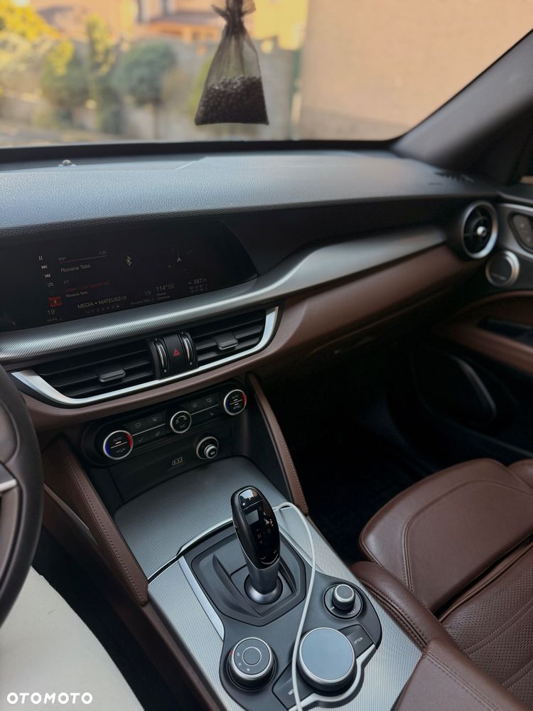 Alfa Romeo Stelvio 2.0 Turbo 16V AT8-Q4 Ti - 26