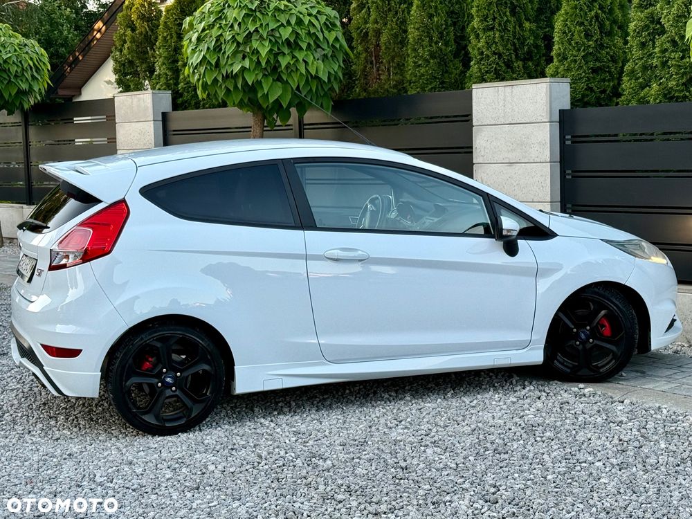 Ford Fiesta 1.6 EcoBoost ST - 14