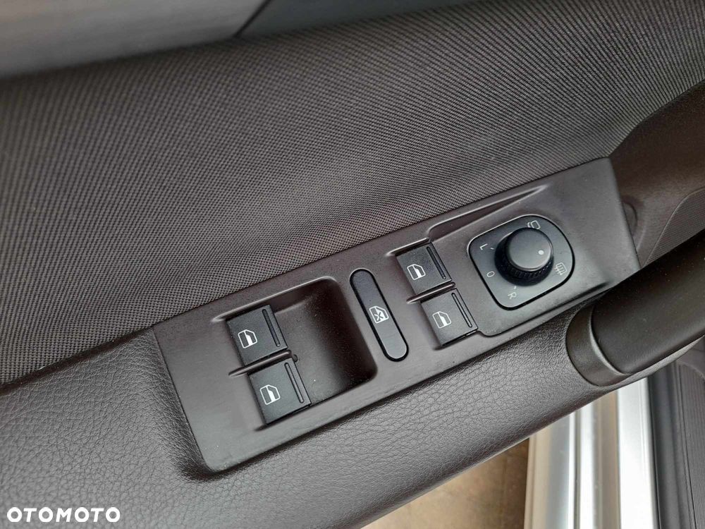 Volkswagen Passat 1.6 TDI BlueMotion Technology R-Line - 32