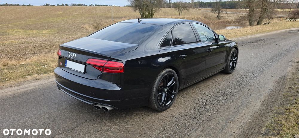 Audi S8 - 2