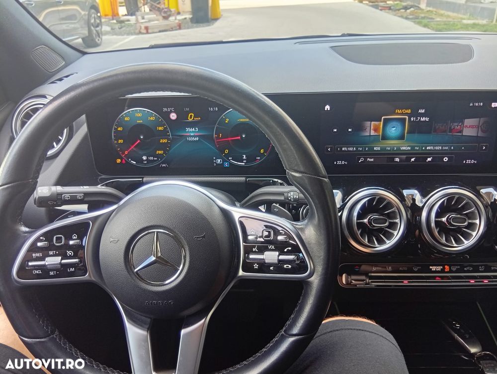 Mercedes-Benz GLA - 9