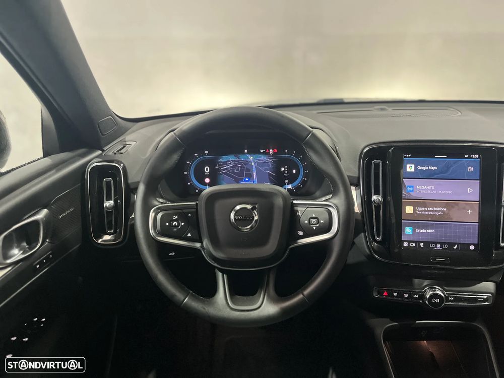 Volvo XC 40 2.0 B3 Plus Dark - 24