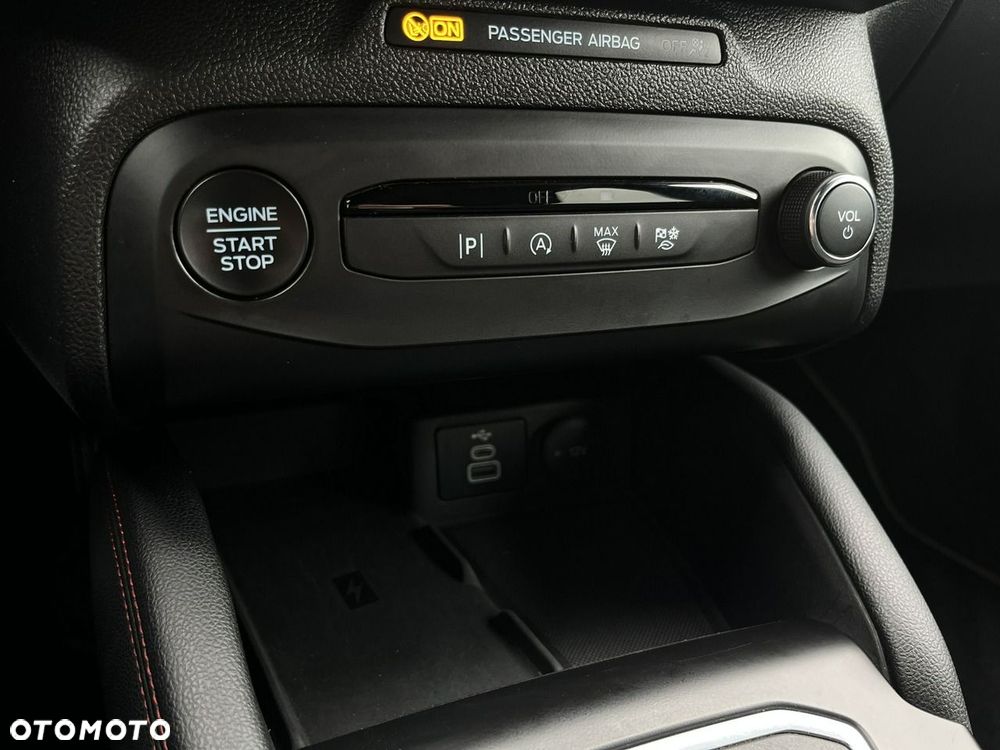 Ford Focus 1.0 EcoBoost Hybrid ST-LINE X - 31