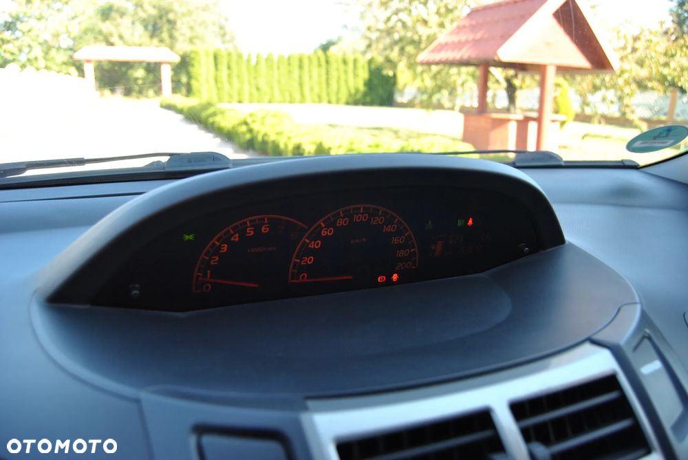 Toyota Yaris 1.33 VVT-i Executive - 35
