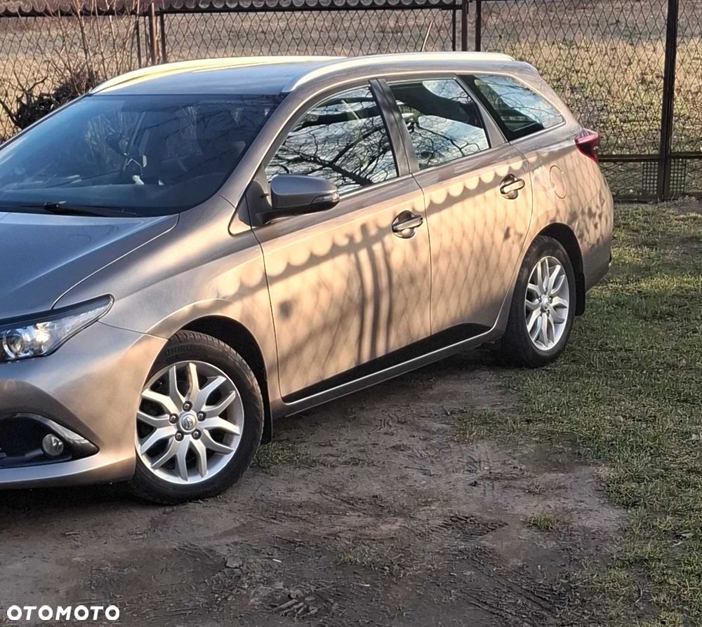 Toyota Auris - 2