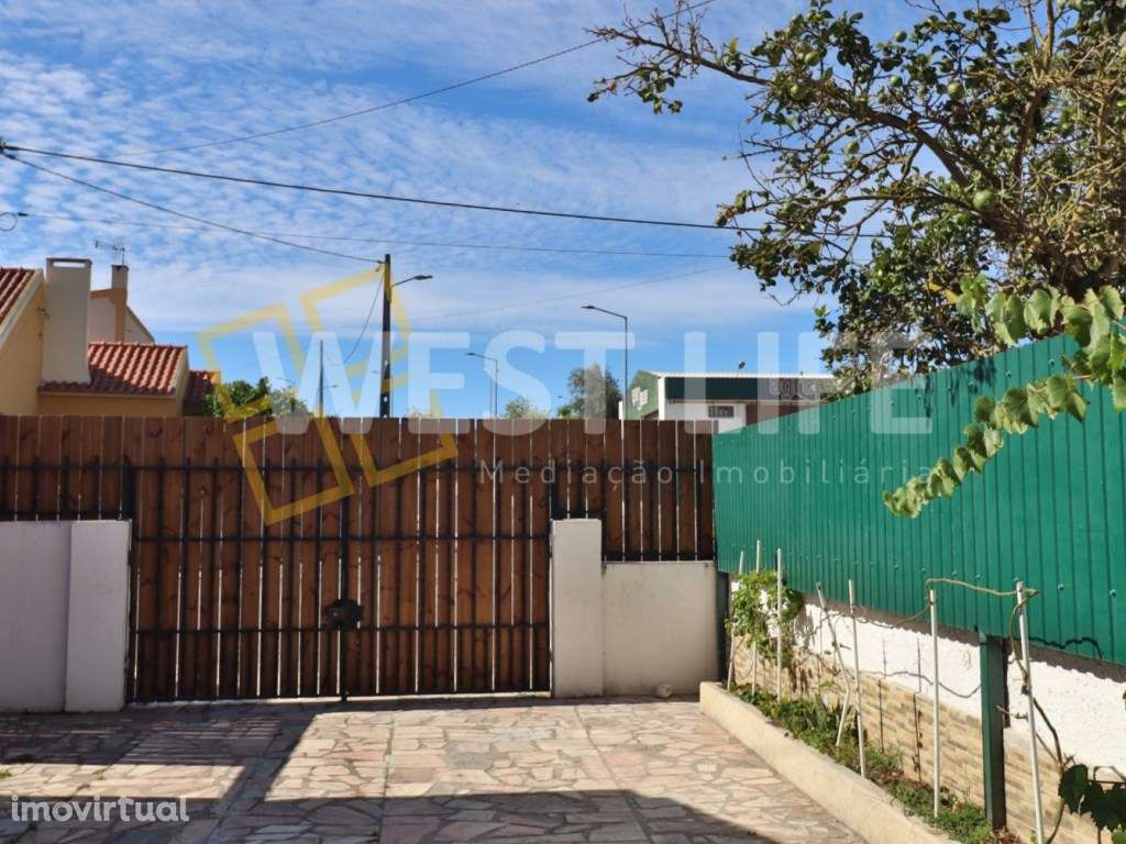 EXCLUSIVO WL Moradia T1+1 totalmente Remodelada com logradouro a 10... - Grande imagem: 2/22