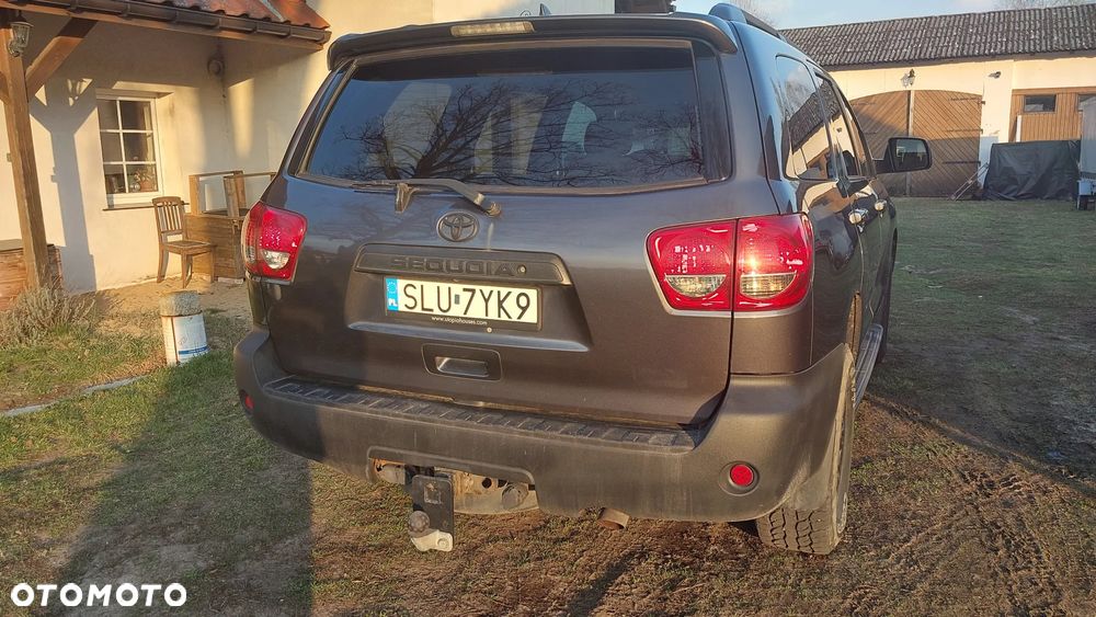 Toyota Sequoia - 3
