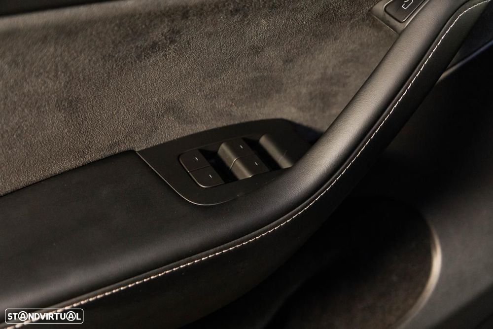 Tesla Model Y Long Range Dual Motor AWD - 31