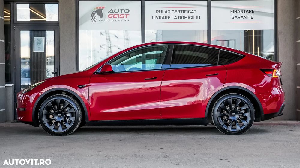 Tesla Model Y - 9