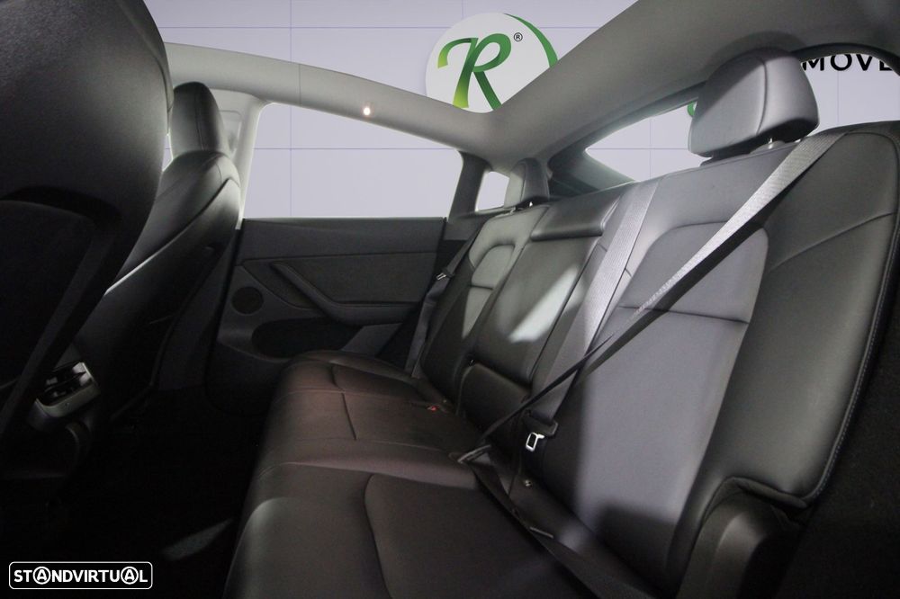 Tesla Model Y RWD - 12