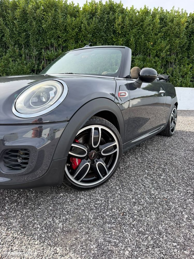 MINI Cabrio John Cooper Works - 36