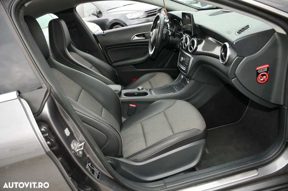Mercedes-Benz CLA 180 7G-DCT - 27