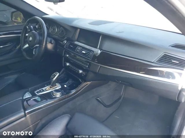 BMW Seria 5 550i - 5