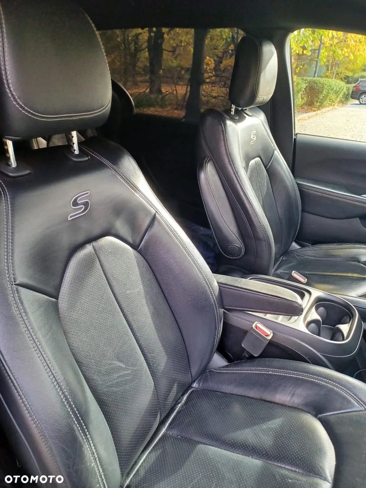 Chrysler Pacifica - 7