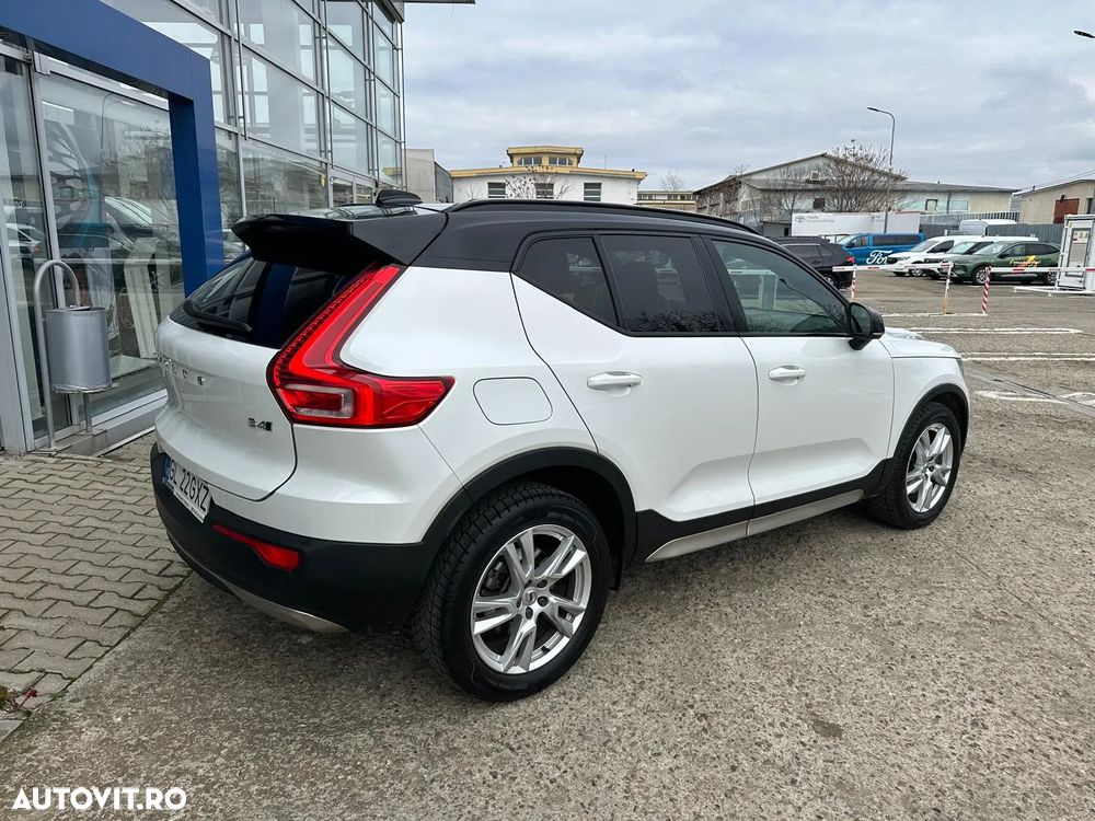Volvo XC 40 B4 AT8 AWD Mild Hybrid Momentum Pro - 7