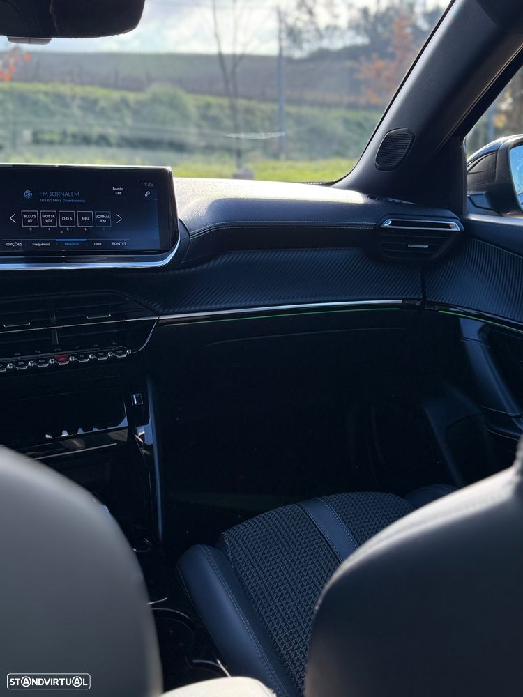 Peugeot 2008 PureTech 130 EAT8 GT Pack - 18