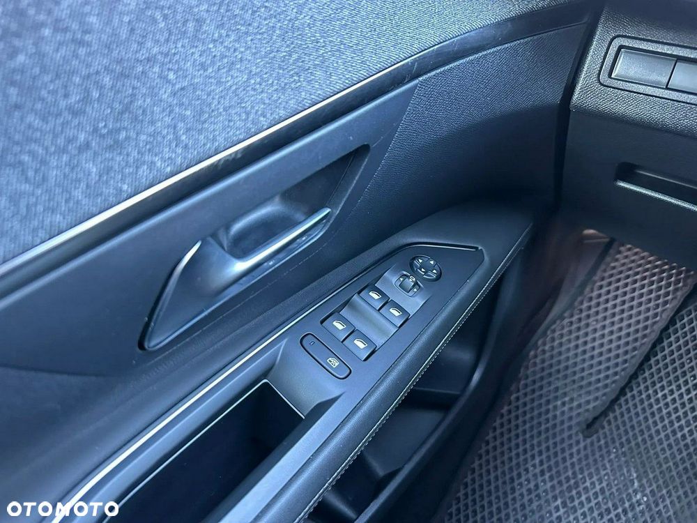 Peugeot 3008 1.2 PureTech Allure S&S EAT8 - 23