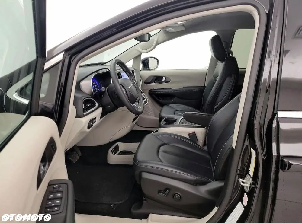 Chrysler Pacifica - 8