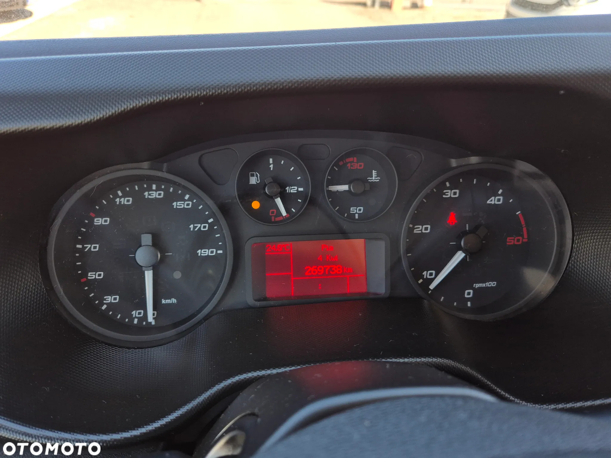 Iveco Daily 35S16, skrzynia 4,40 x 2,30m, klimatyzacja - 9