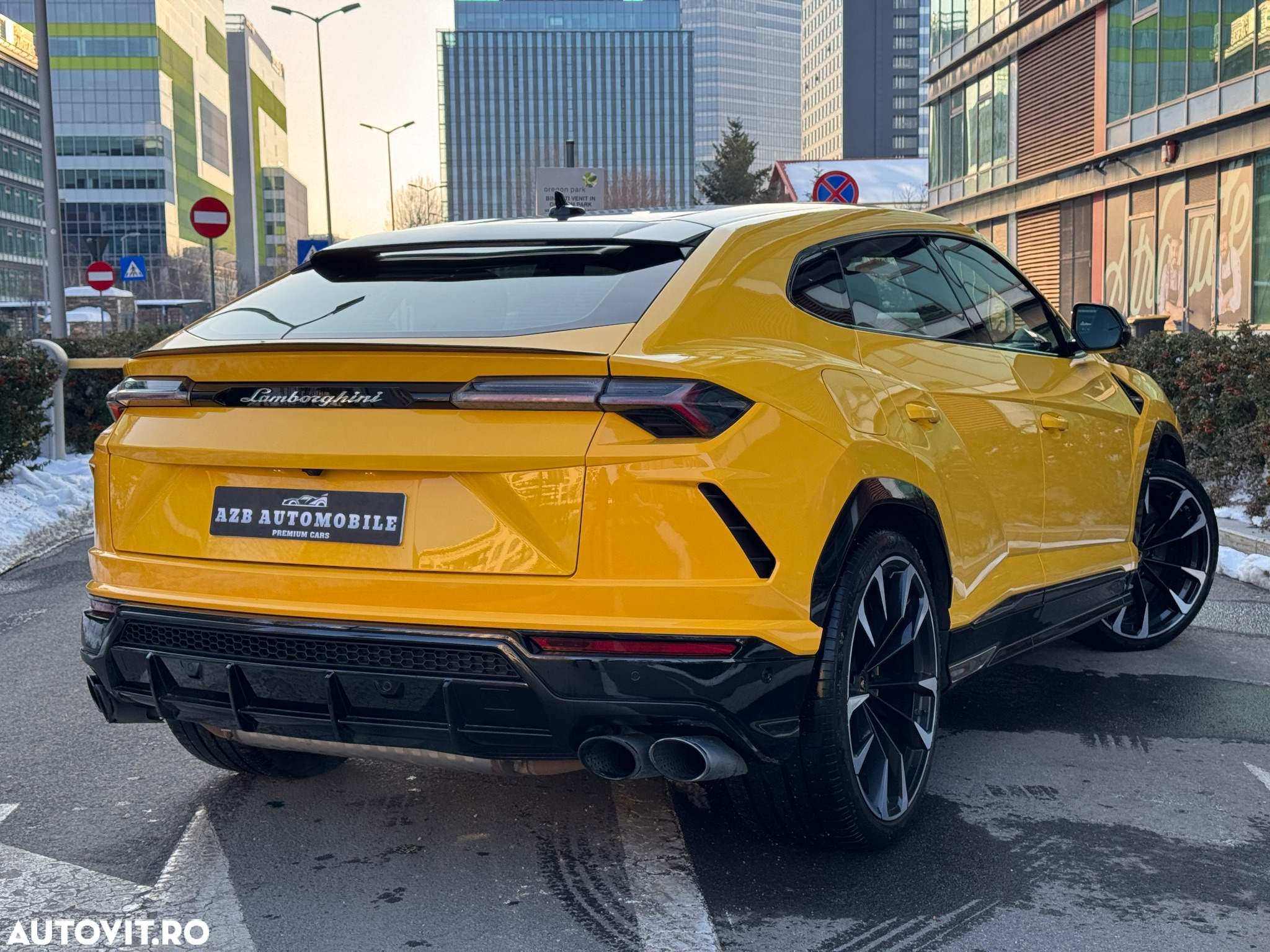 Lamborghini URUS Standard - 4