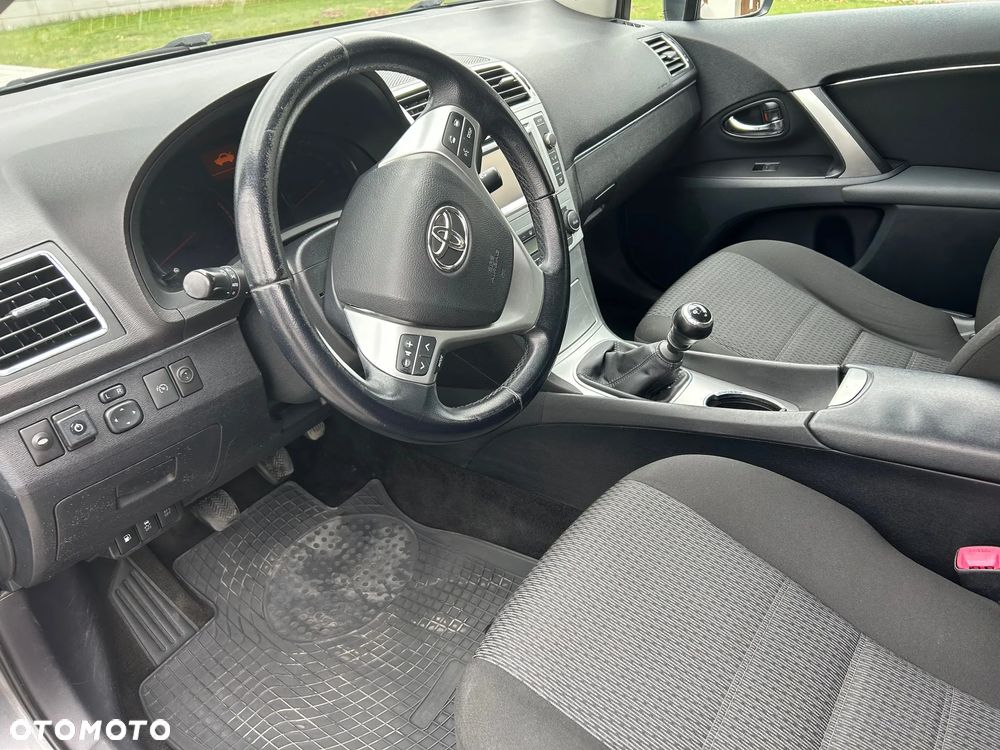 Toyota Avensis 1.8 Sol - 8