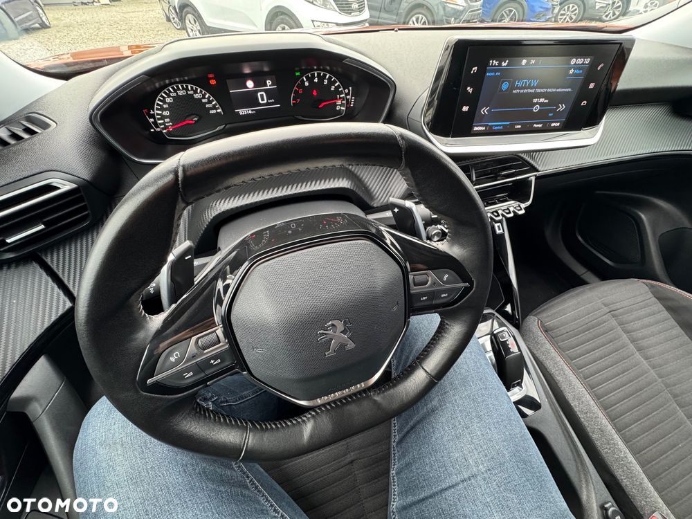 Peugeot 2008 1.2 PureTech Active S&S EAT8 - 22