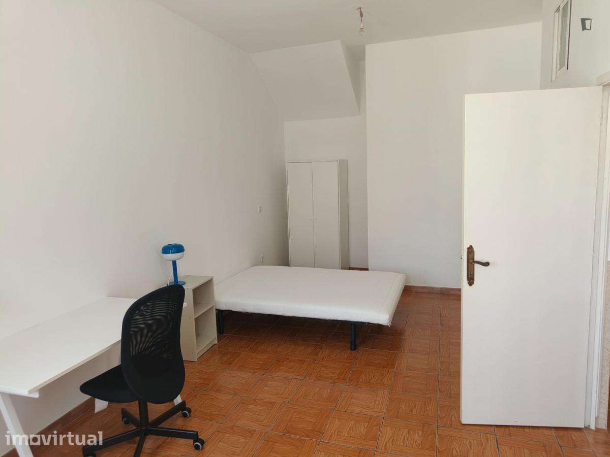 Quarto - localizado em Cedofeita Porto - Grande imagem: 4/13