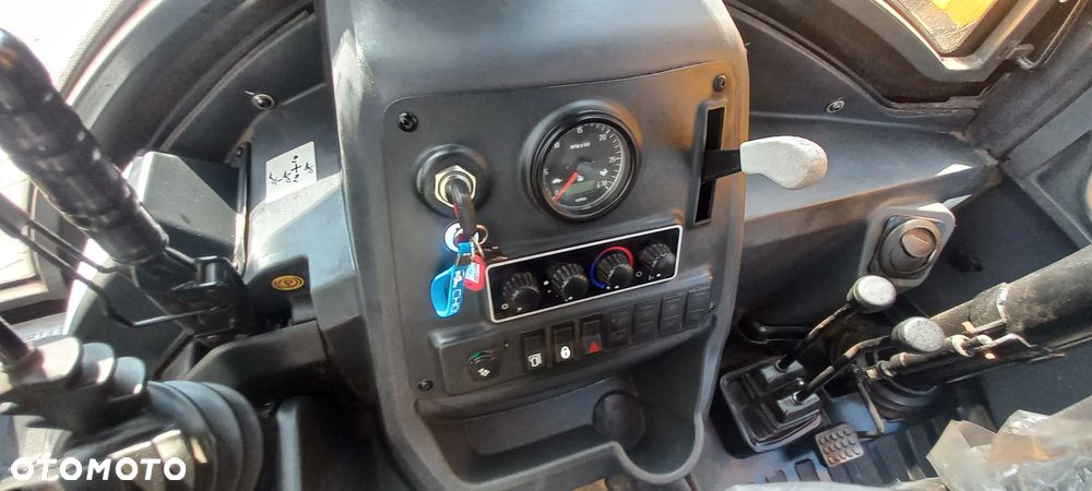 Inny Mahindra VX90 A/C - 15