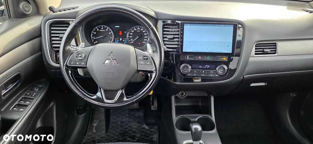 Mitsubishi Outlander 2.0 Instyle Navi 4WD CVT - 17