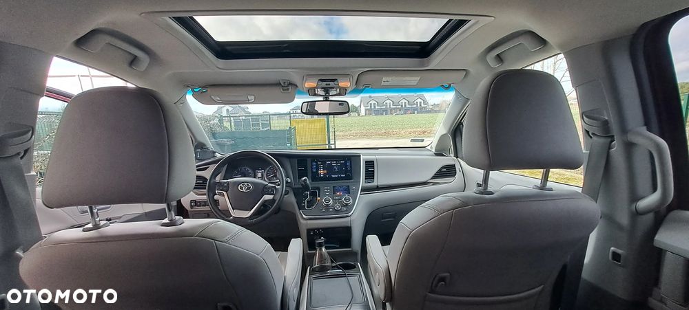 Toyota Sienna 3.5 XLE AWD - 11