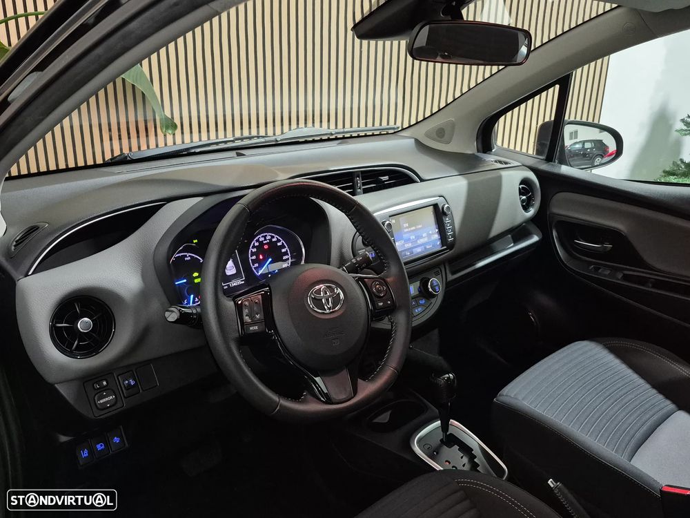Toyota Yaris 1.5 HSD Comfort +P.Style+P.Techno - 23