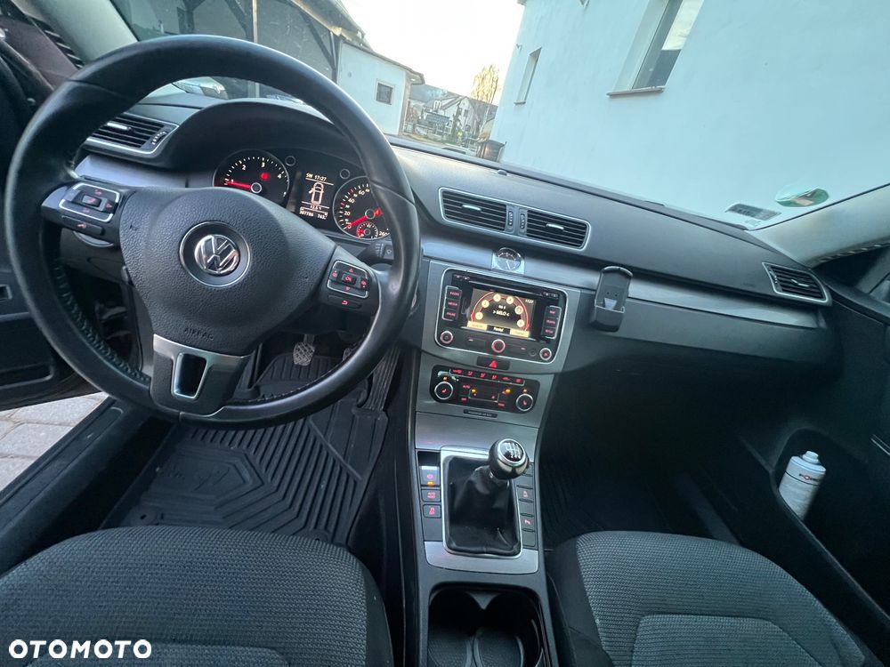 Volkswagen Passat 2.0 TDI Highline - 9