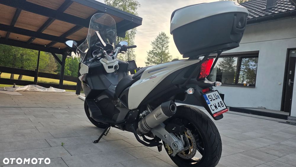 Aprilia SRV 850 - 13