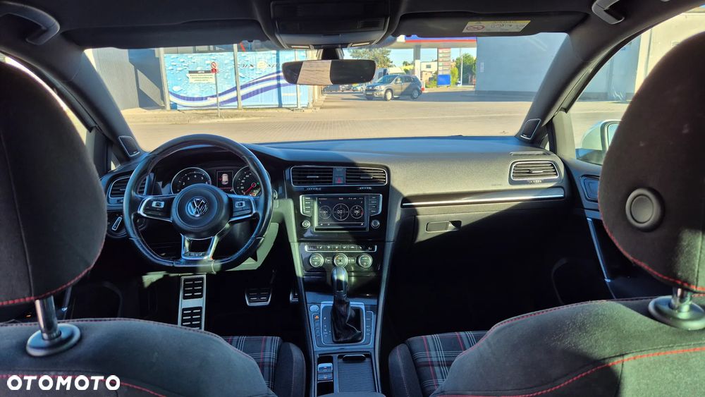 Volkswagen Golf - 12