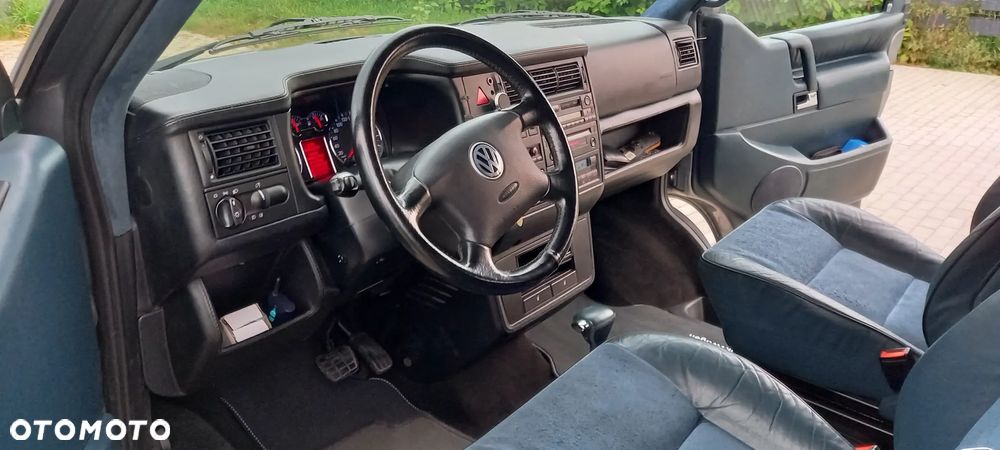 Volkswagen Caravelle - 20