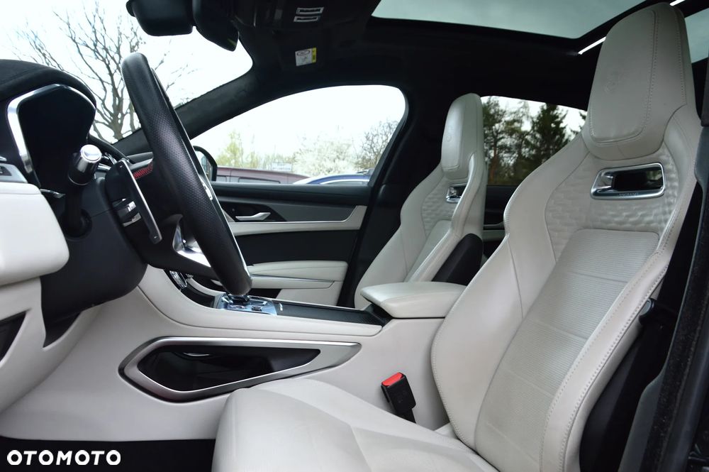 Jaguar F-Pace 5.0 V8 S/C AWD SVR - 13
