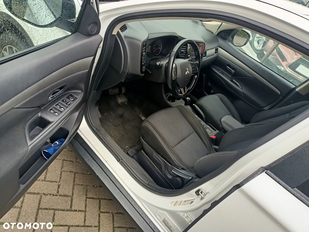 Mitsubishi Outlander - 9