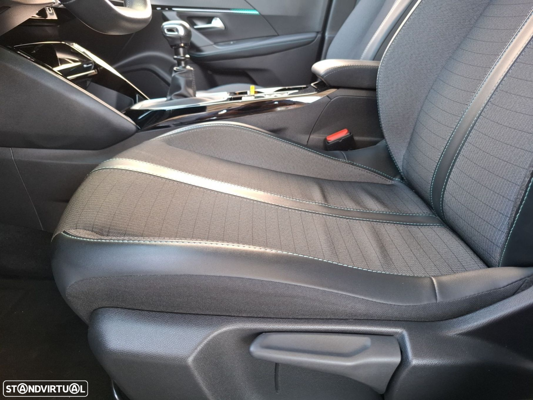 Peugeot 2008 1.2 PureTech Allure Pack - 25