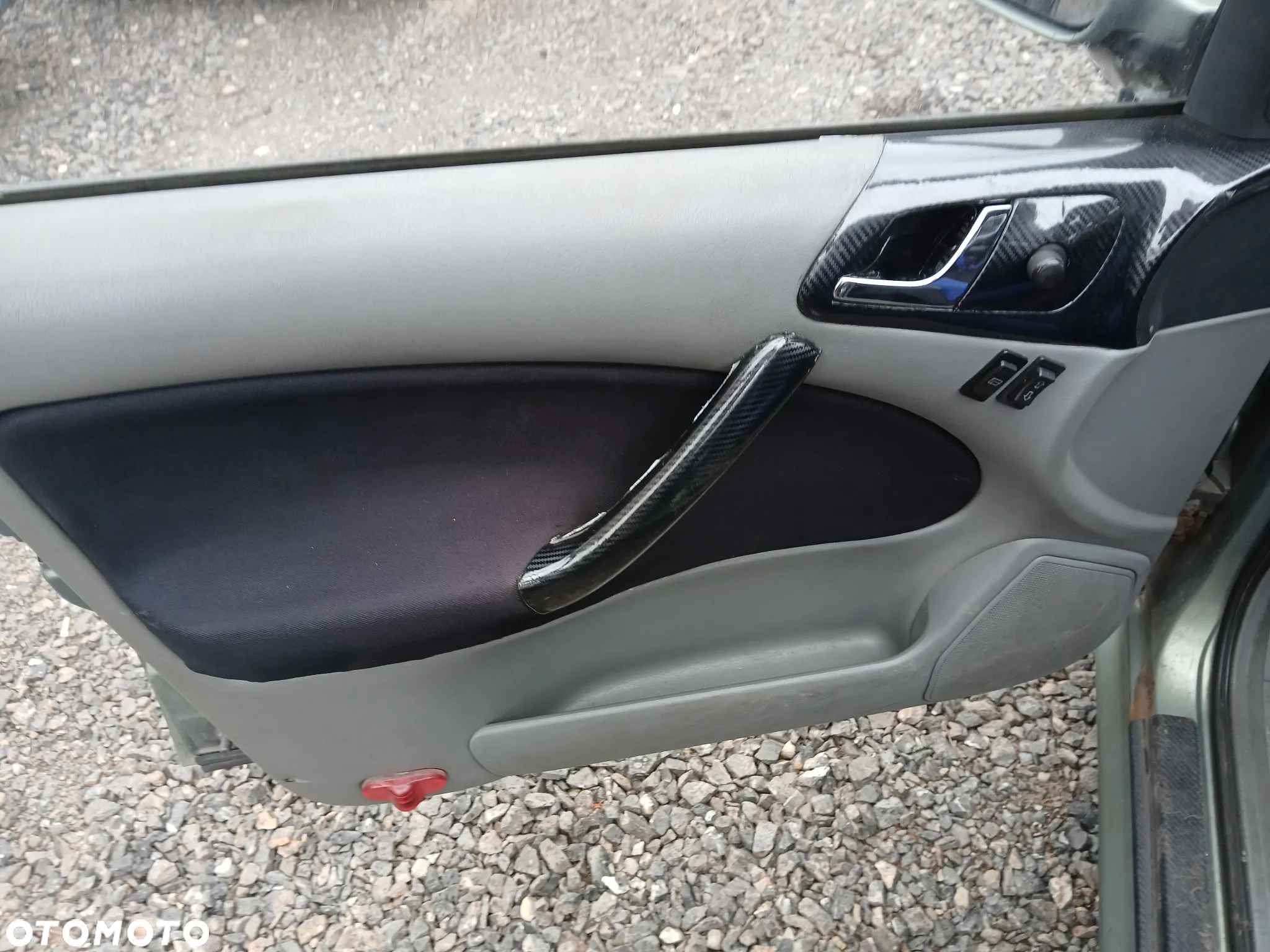 skoda octavia I HB fotel fotele kanapa deska kokpit podsufitka boczek boczki klamka podłokietnik - 2